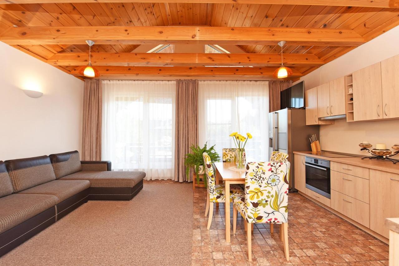 Pajurio Vingis Aparthotel Palanga Exterior photo